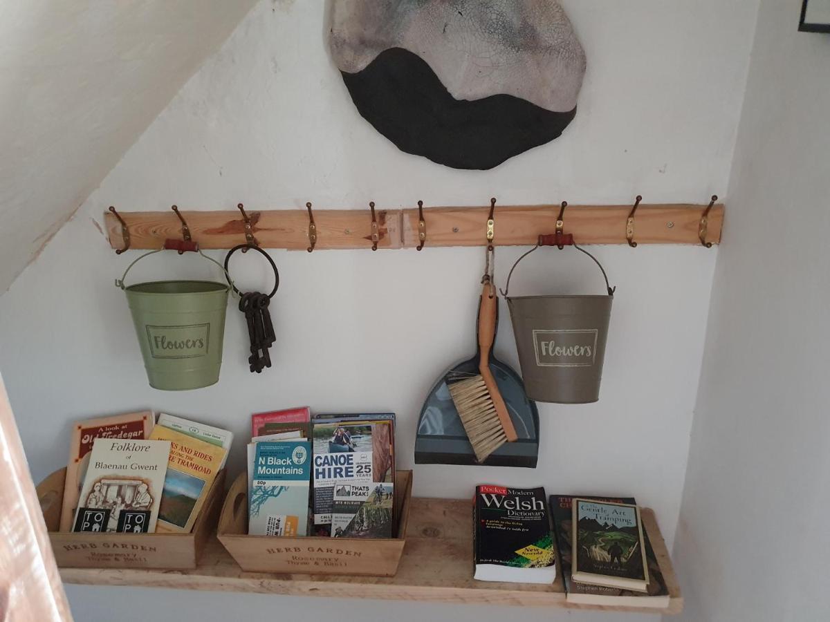 Wales' Highest Village - The Chartist Cottage - Trefil Tredegar ภายนอก รูปภาพ