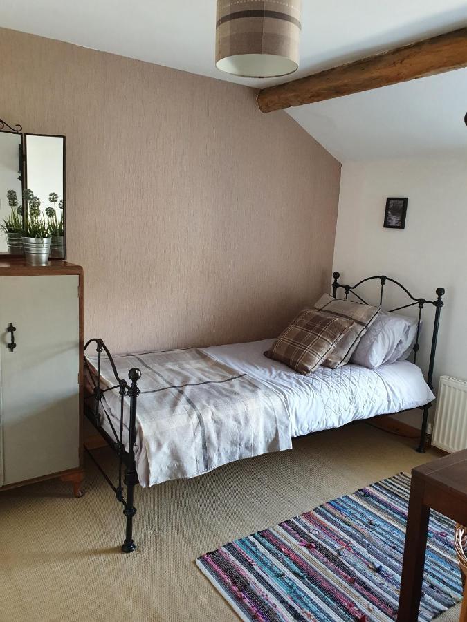 Wales' Highest Village - The Chartist Cottage - Trefil Tredegar ภายนอก รูปภาพ