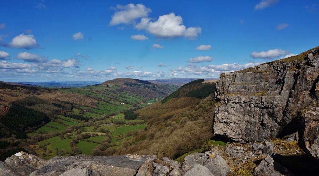 Wales' Highest Village - The Chartist Cottage - Trefil Tredegar ภายนอก รูปภาพ